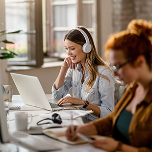 ¿Necesita espacios de coworking o contactos empresariales?